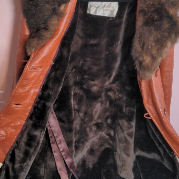 1960s Eaton's fur coat - Picture 3 of 5
